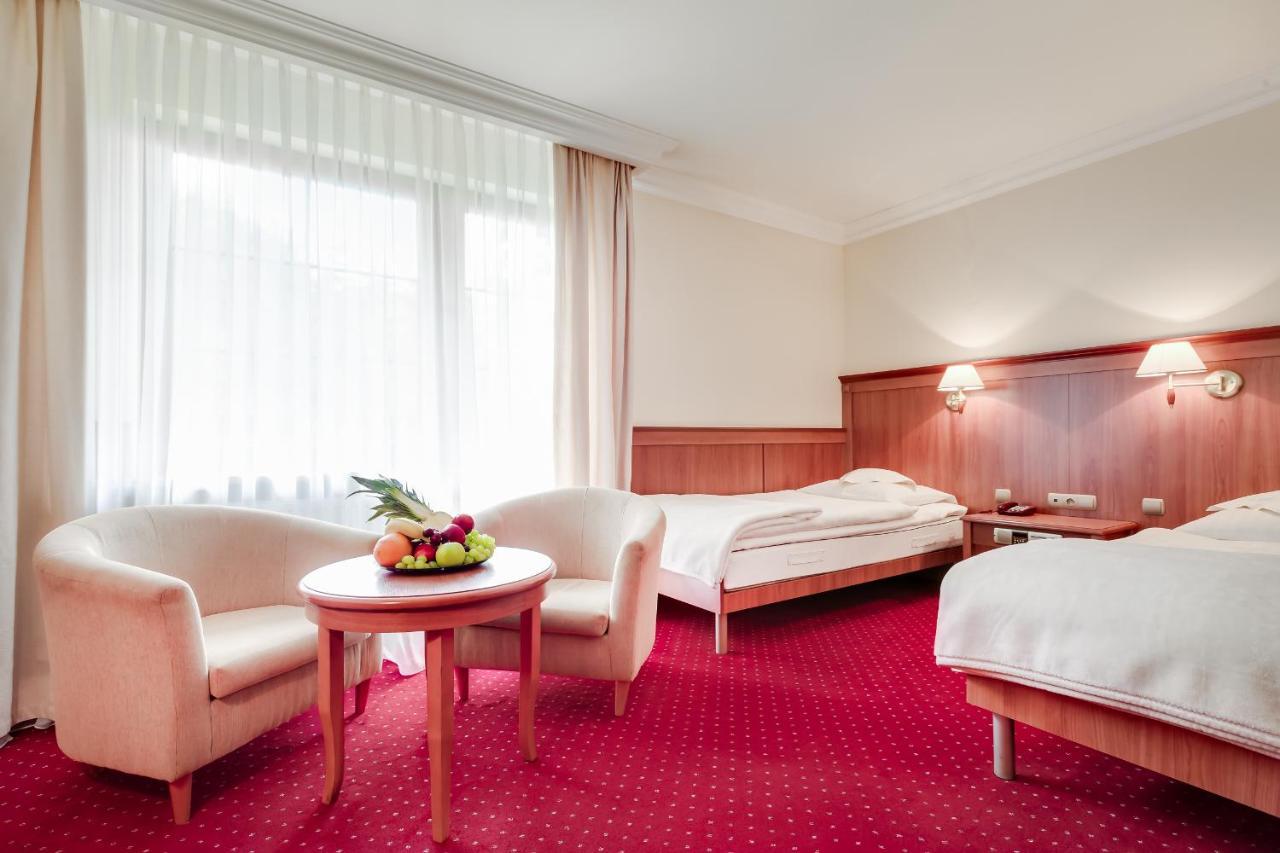 קרפאז' Hotel Konradowka Wellness & Spa - 300 Metrow Do Centrum מראה חיצוני תמונה