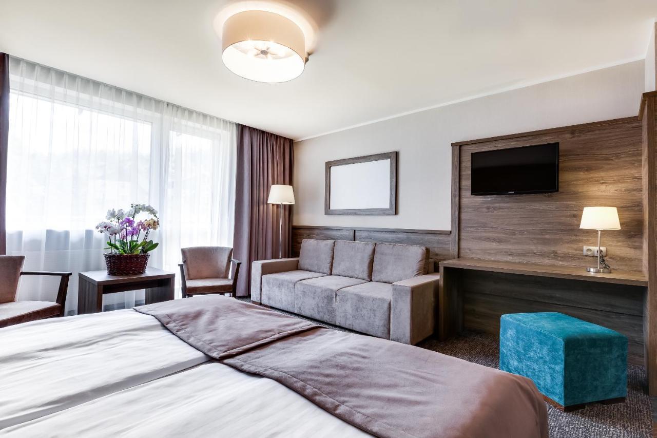 קרפאז' Hotel Konradowka Wellness & Spa - 300 Metrow Do Centrum מראה חיצוני תמונה