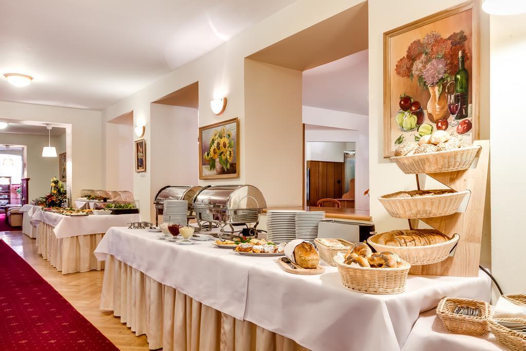 קרפאז' Hotel Konradowka Wellness & Spa - 300 Metrow Do Centrum מראה חיצוני תמונה