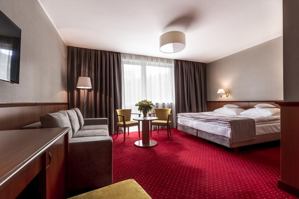 קרפאז' Hotel Konradowka Wellness & Spa - 300 Metrow Do Centrum חדר תמונה