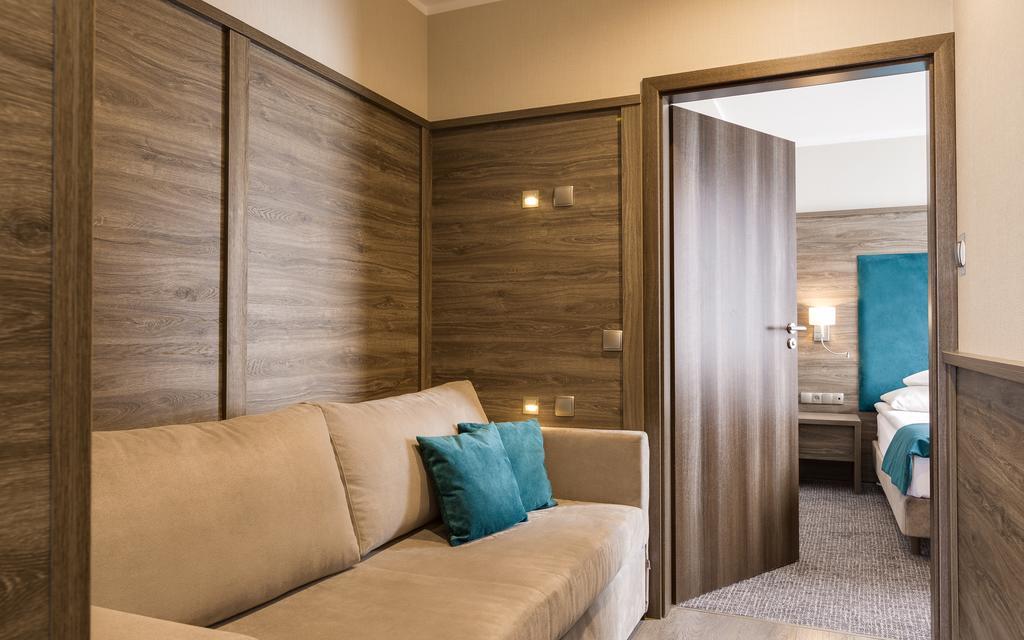 קרפאז' Hotel Konradowka Wellness & Spa - 300 Metrow Do Centrum מראה חיצוני תמונה