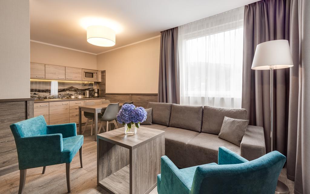קרפאז' Hotel Konradowka Wellness & Spa - 300 Metrow Do Centrum מראה חיצוני תמונה