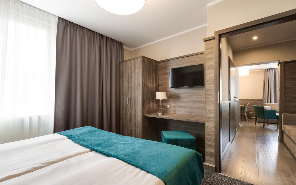 קרפאז' Hotel Konradowka Wellness & Spa - 300 Metrow Do Centrum מראה חיצוני תמונה