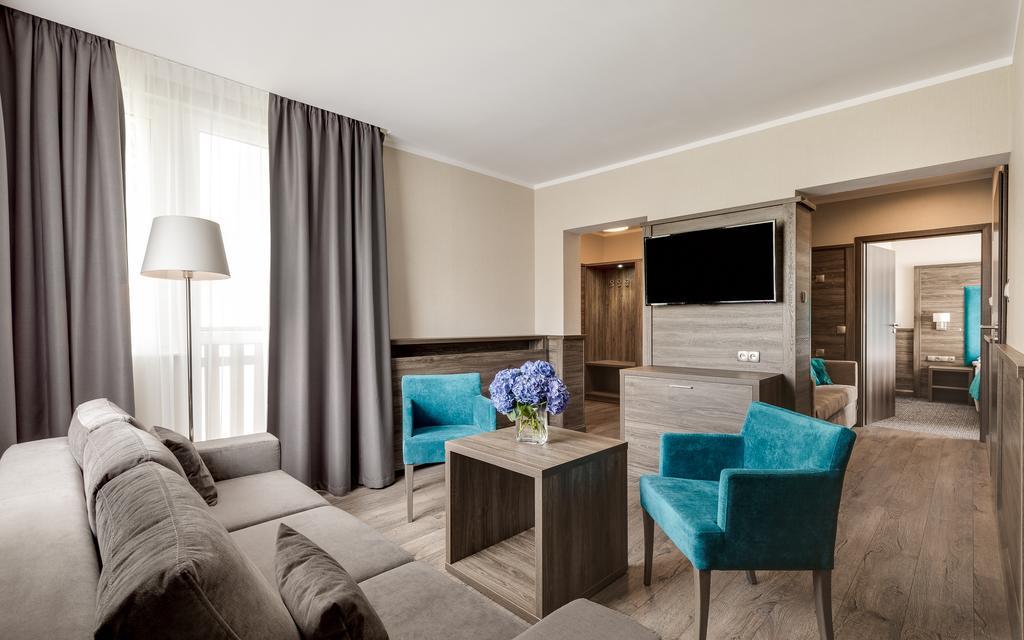 קרפאז' Hotel Konradowka Wellness & Spa - 300 Metrow Do Centrum מראה חיצוני תמונה