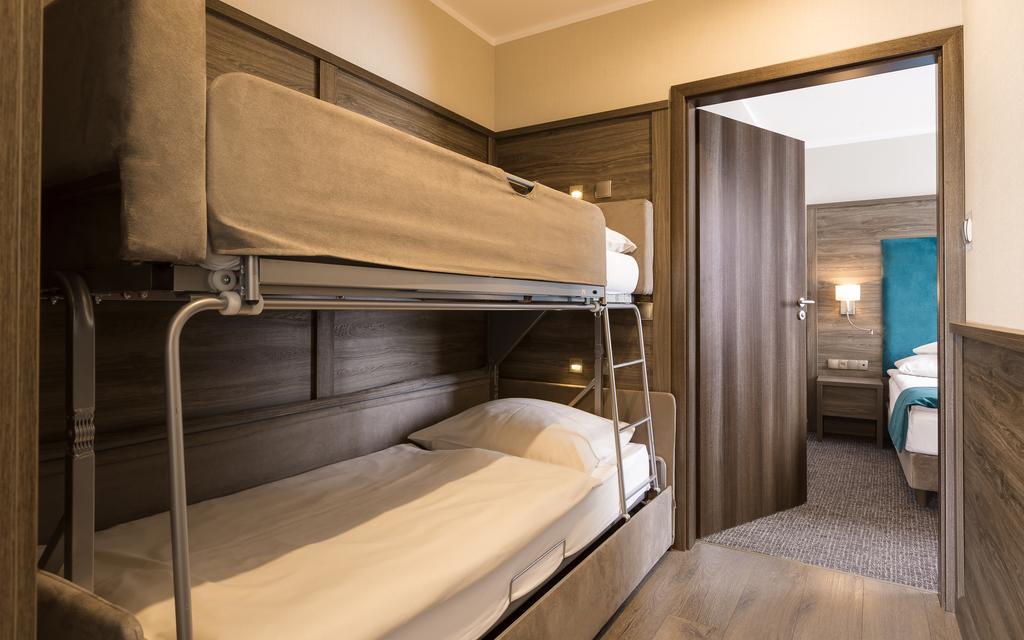 קרפאז' Hotel Konradowka Wellness & Spa - 300 Metrow Do Centrum מראה חיצוני תמונה
