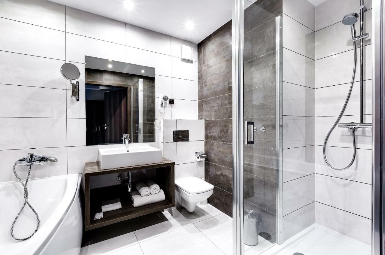 קרפאז' Hotel Konradowka Wellness & Spa - 300 Metrow Do Centrum מראה חיצוני תמונה